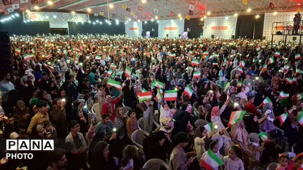 احسان و آقای مدرس در محفل یادبود ۲۴۰۰ شهید خراسان جنوبی