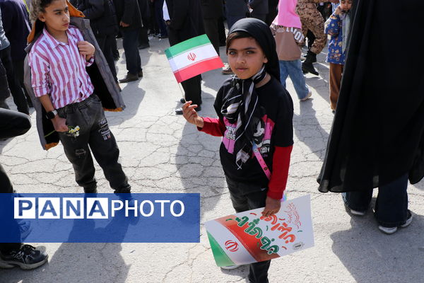 حضور آگاهانه مردم شهرستان کوار در راهپیمایی ۲۲ بهمن