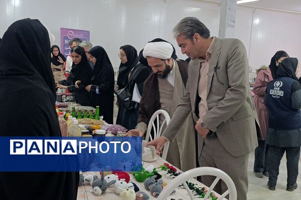 جشن یاوران انقلاب در دبیرستان محبی نیشابور 