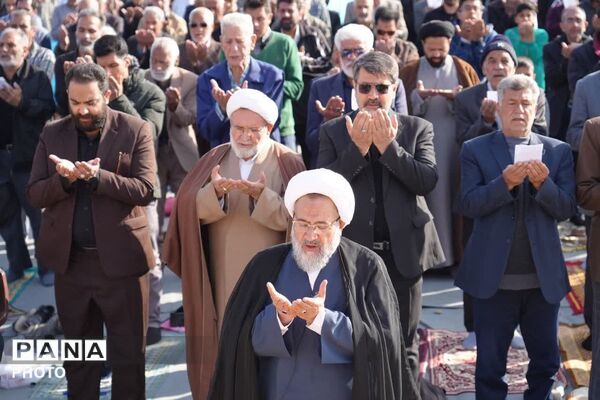 شکوه حضور ابرکوهی‌ها در نماز جماعت عید سعید فطر