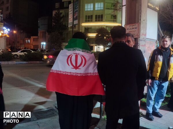 راهپیمایی گسترده مردم نیشابور در احتماع شبانه