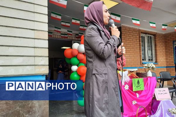  جشن نیمه شعبان در مدرسه مهرآیین ناحیه دو بهارستان