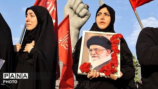 وداع حماسی ملت با پیکر مطهر پیشوای انقلاب اسلامی