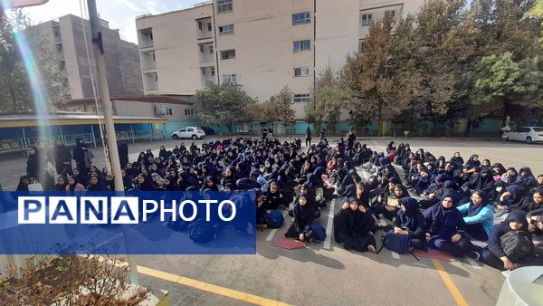 نواختن زنگ آغاز سال تحصیلی در دبیرستان شاهد شهید کلانتری همزمان با سراسر کشور 