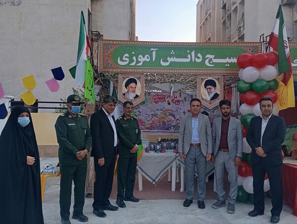 دهه فجر یادآور همبستگی و اتحاد مردم است
