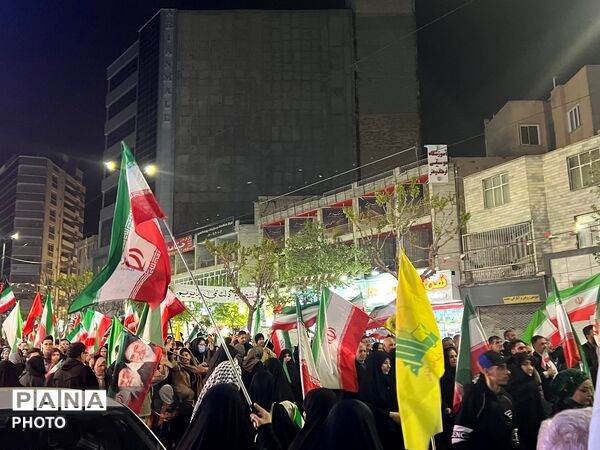 حضور مردم کرج‌در چهل و هفتمین شب جنگ رمضان