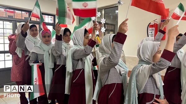 نهال‌ها در دبستان چلیچه به یاد شهدای مدرسه میناب می‌رویند
