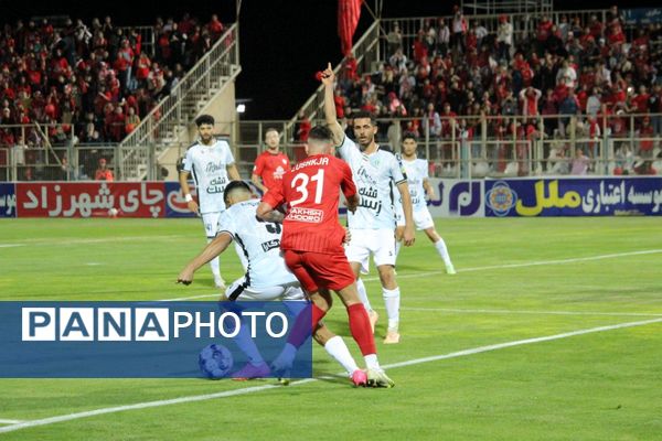 برد شیرین تراکتور در خانه مقابل آلمینیوم اراک