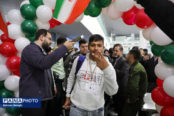 آیین بدرقه دانش‌آموزان و مربیان عمره‌گزار به سرزمین وحی