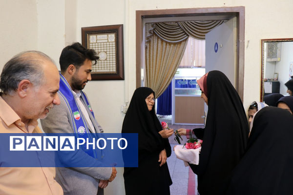 سپاس معلم در اداره آموزش و پرورش خراسان رضوی توسط دختران پیشتاز