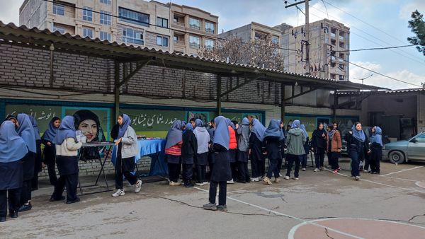 برپایی بازارچه دانش آموزی در دبیرستان پیرایش ۲
