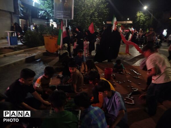 موکب فرهنگیان شبی دیگر در کنار کودکان
