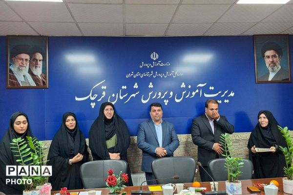 تجلیل از مدیران منتخب برگزارکننده دوره کوتاه‌مدت دوزبانه و مربیان مناطق کم برخوردار