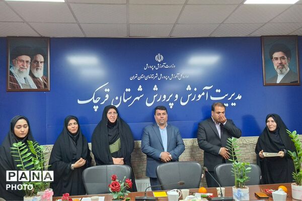 تجلیل از مدیران منتخب برگزارکننده دوره کوتاه‌مدت دوزبانه و مربیان مناطق کم برخوردار