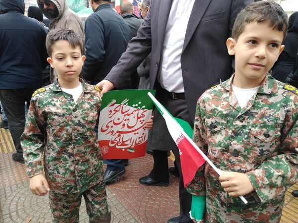 همگام با هم؛ مردم و دانش‌آموزان، شکوه جاودانه ۲۲ بهمن را فریاد می‌زنند