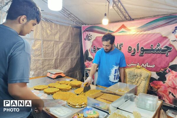 جشنواره گلاب‌گیری و صنایع‌دستی؛ پیوند عطر سنت و هنر ایرانی