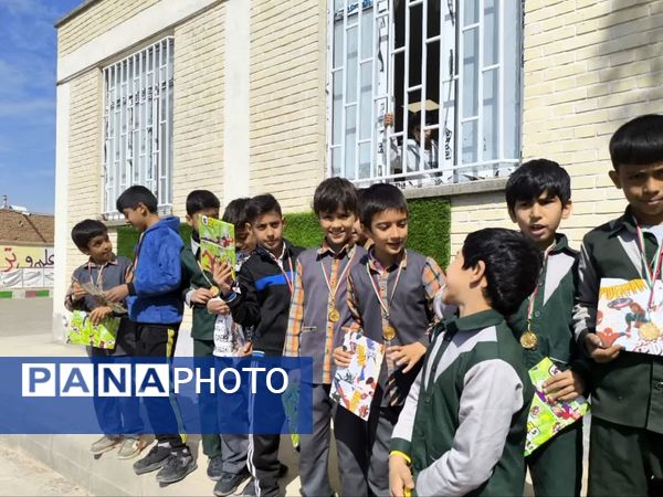 برگزاری مراسم تقدیر واهدای جایزه به دانش آموزان دبستان شهید پسندیده فدافن