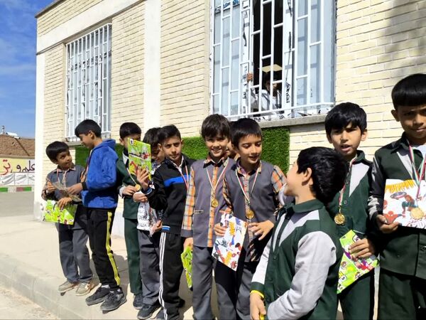 برگزاری مراسم تقدیر واهدای جایزه به دانش آموزان دبستان شهید پسندیده فدافن