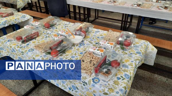 ضیافت افطاری در دبیرستان هیات امنایی فیض کاشانی