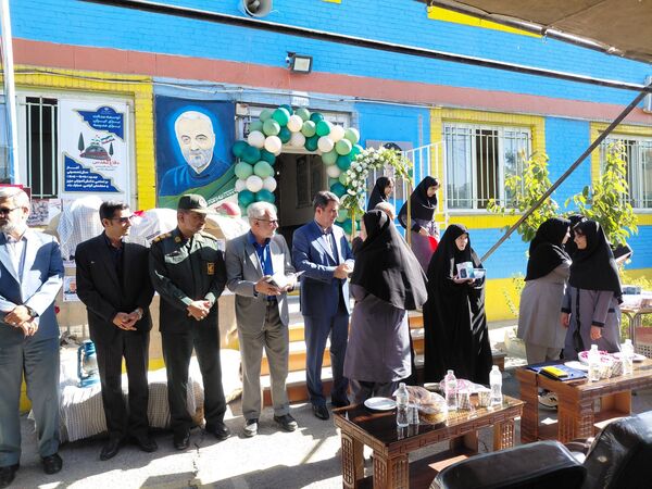 مراسم بازگشایی مدارس و جشن عاطفه‌ها در مدرسه نمونه دولتی خدیجه الکبری(س) قروه