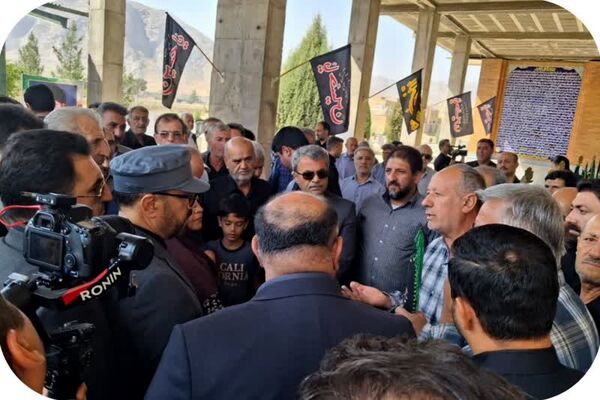 میثاق استاندار و مسئولان استانی با شهدا در سفر به زرقان