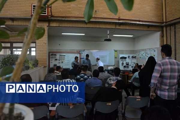 کارگاه آموزشی آشنایی با سیستم موتور و سوخت‌رسانی خودرو در بهارستان 2