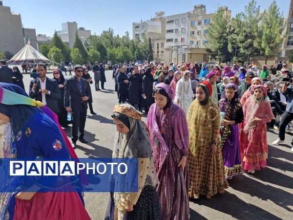  نواخته شدن زنگ مهر و برگزاری جشن بازگشایی مدارس عشایری استان فارس