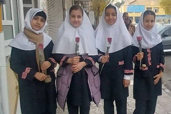 رقابت فکری دانش آموزان شهرستان قدس در مسابقات شطرنج دانش‌آموزی 