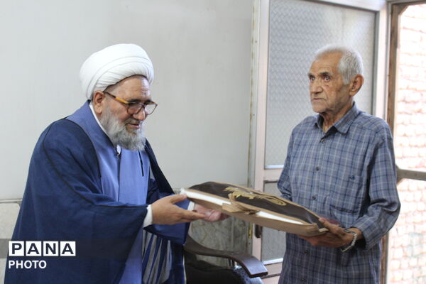 دیدار مسئولان سملقان با خانواده‌های شهیدان بهادری و جعفری