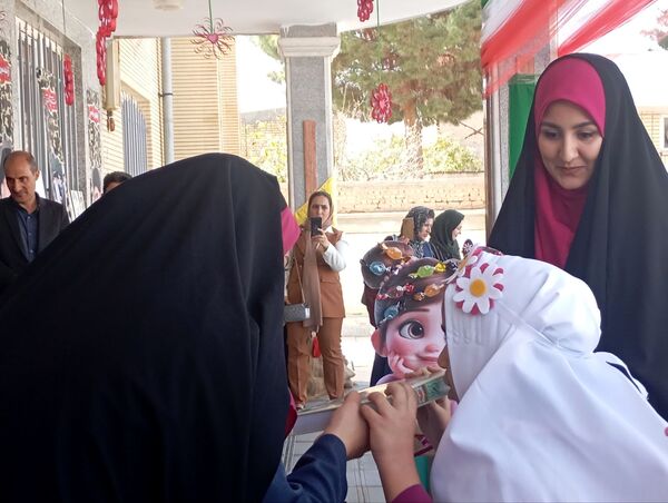طلوع شکوفه‌های امید در دبستان امین زاده فاروج 