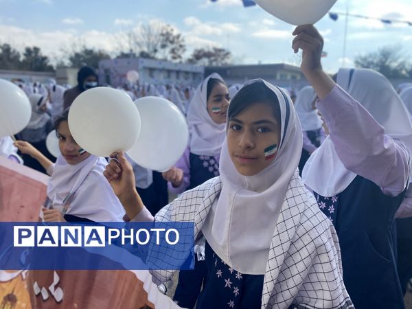 همبستگی نسل امروز با آرمان‌های انقلاب در راهپیمایی ۱۳ آبان باخرز