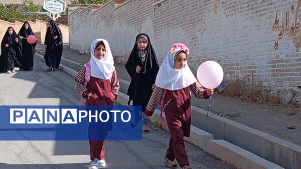 شکوفه‌های لبخند در جشن شکوفه‌ها؛ آغاز فصل دانش‌آموزی با شادی و هیجان