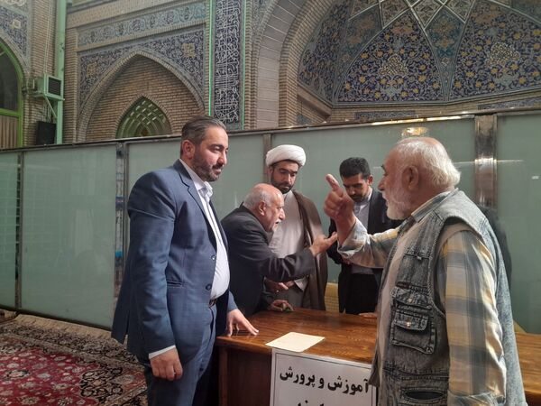 برپایی میز خدمت آموزش و پرورش دماوند 