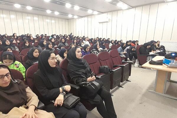 جلسه هدایت تحصیلی در دبیرستان آزاده رودهن 