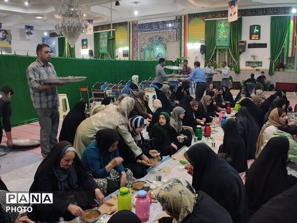 قرائت قرآن، نماز جماعت و افطار در مسجد خاتم پیامبران 
