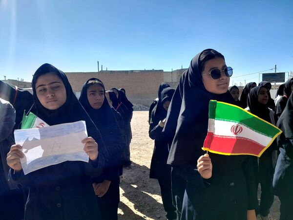 گرامیداشت سیزده آبان در دبیرستان مادرمهربان خلیل آباد