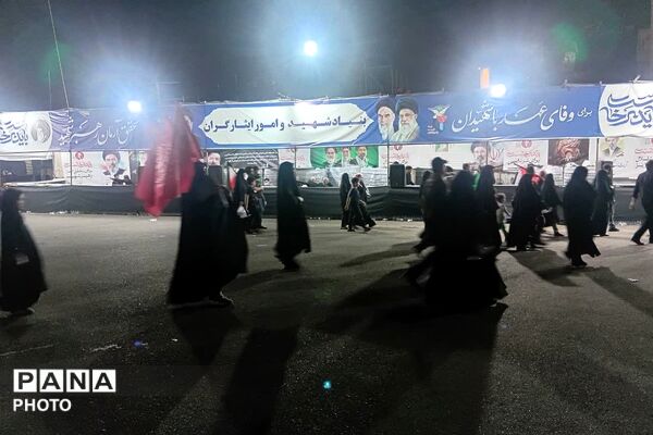 حضور پرشور مردم در مراسم وداع با رهبر شهید 