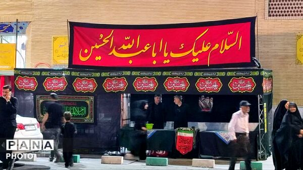 تجمع مردمی شهرستان نجف‌آباد همراه با عزاداری ایام محرم