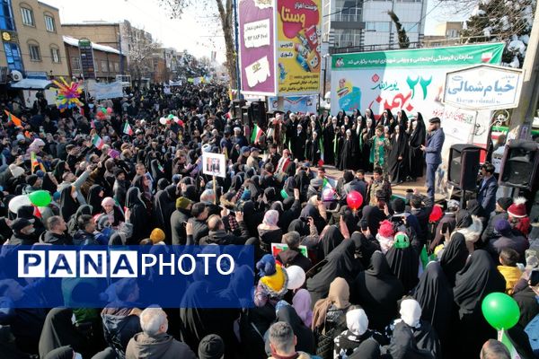 حضور گسترده کودکان و نوجوانان ارومیه‌ای در راهپیمایی ۲۲ بهمن