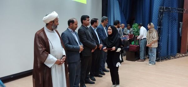تجلیل از رتبه‌های برتر کنکور در بم