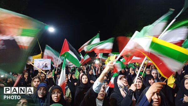 حضور دانش‌آموزان مدرسه دخترانه ریحانه در جشن عید غدیرخم