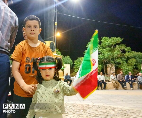 همراهی کودکان جعفرآباد تا آستان شهدای گمنام در شب هشتاد و یکم