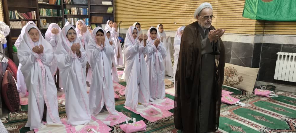 جشن بندگی دانش‌آموزان دبستان ارمغان هستی ناحیه 3 کرج 
