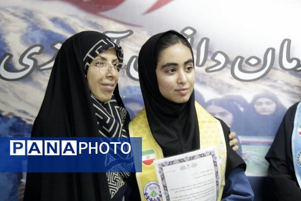 دیدار نماینده مردم ساری و میاندرود در مجلس شورای اسلامی با دانش‌آموزان مازندران