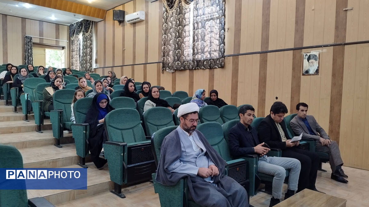 برگزاری جلسه انجمن اولیاء و مربیان دبستان معلم 