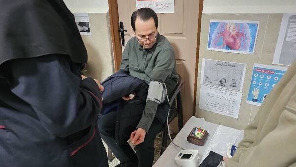 بازدید مسئول پژوهش‌سرای دکتر حسابی از دستاوردهای دانش‌آموزان مدرسه شاهد شهید نوری