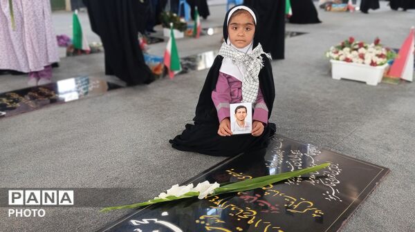 میهمانی لاله‌ها در شهرستان بن با حضور دانش‌آموزان 