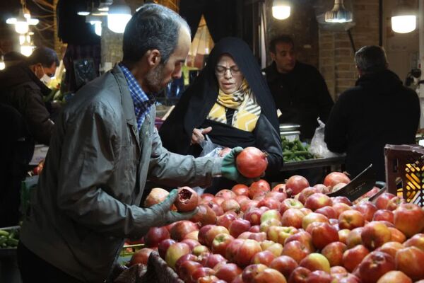 بازار داغ یلدا در زنجان