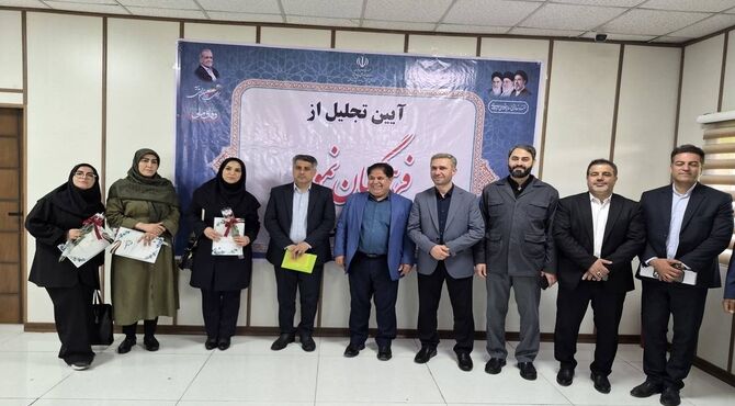 گرامیداشت هفته معلم با تقدیر از فرهنگیان برگزیده منطقه ۵ تهران
