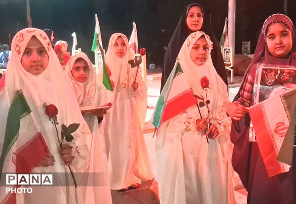 پیشگامان نمایش شور میهن دوستی در تجمعات شبانه 